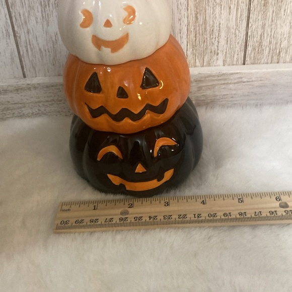 10 Strawberry Street Stacking Jack o Lantern Measuring Cups - Picture 5 of 13